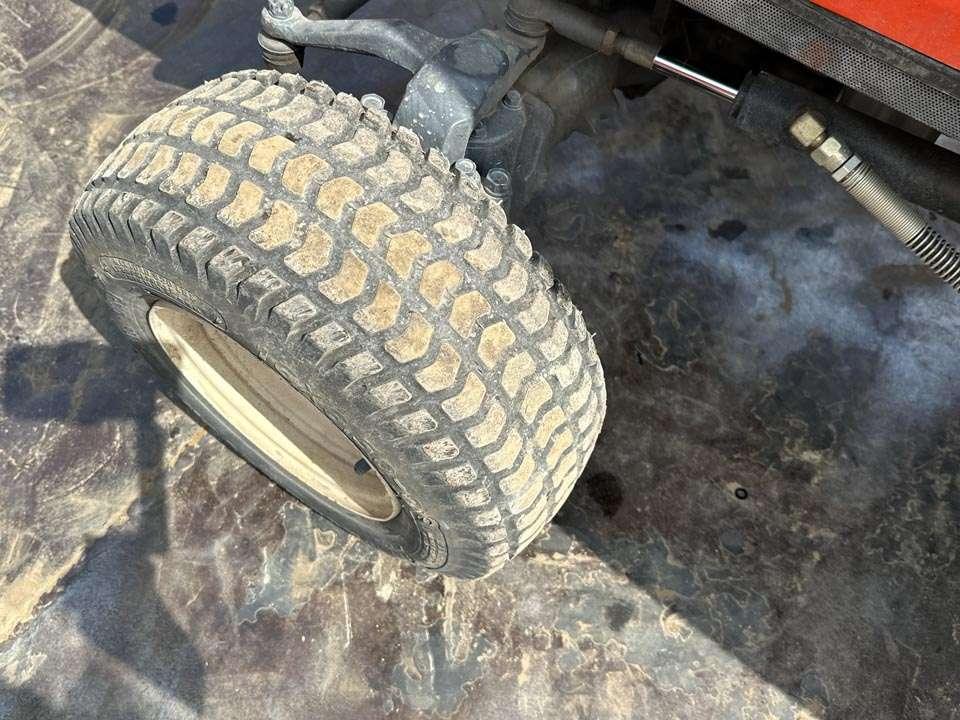 Kubota F2400 4X4 Photo 5