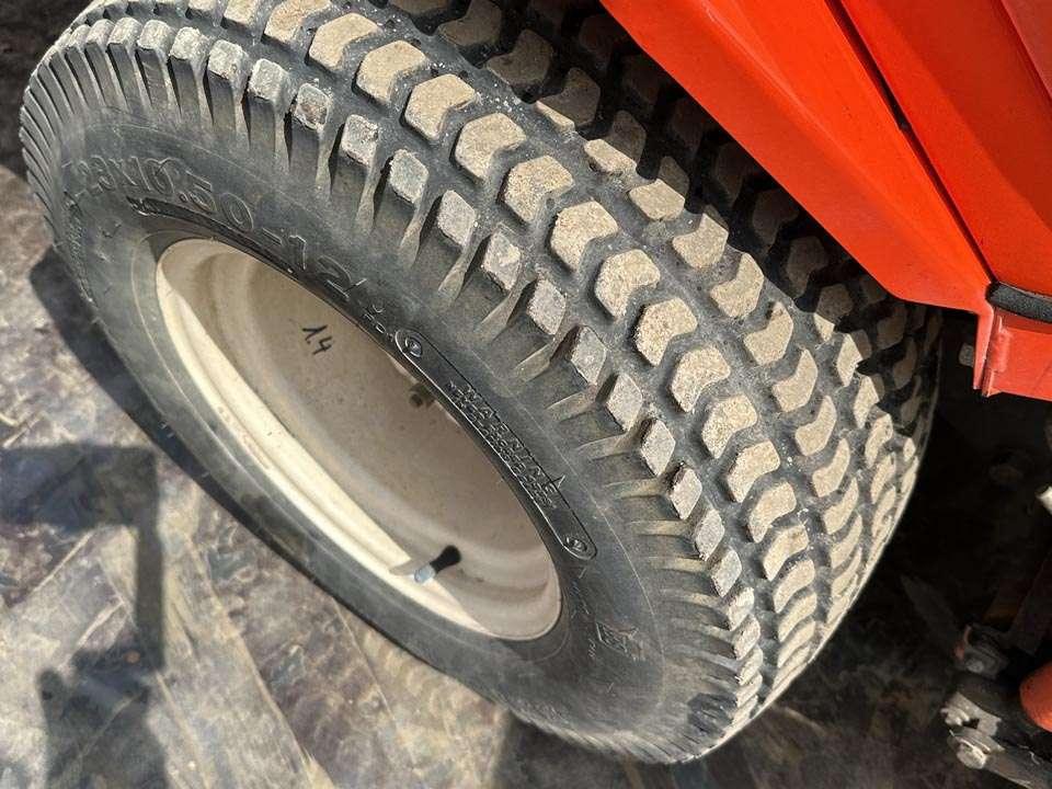 Kubota F2400 4X4 Photo 7
