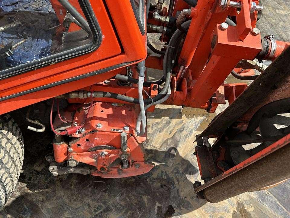 Kubota F2400 4X4 Photo 8