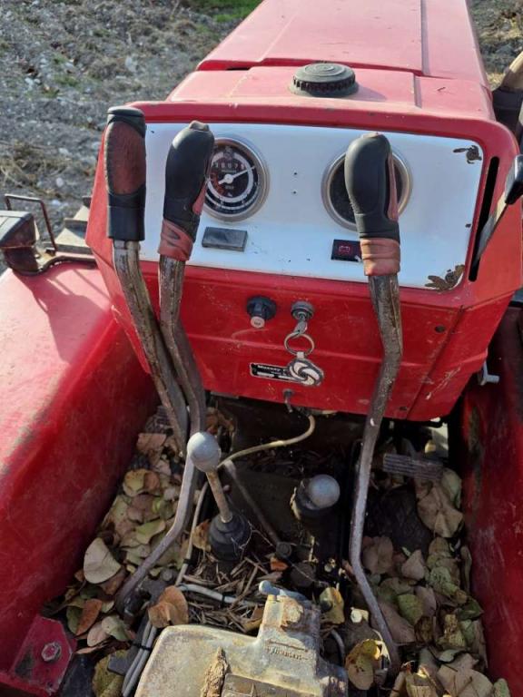 Massey Ferguson 194C Photo 4