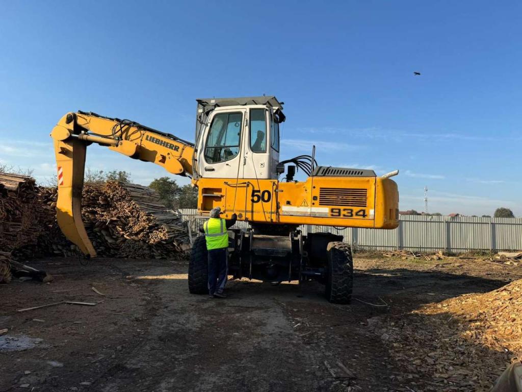 Liebherr A934C-HD Photo 1