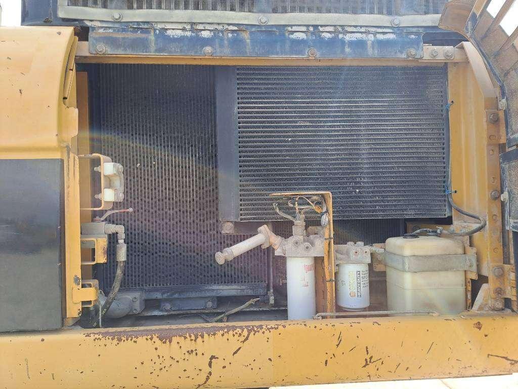 CAT 330DL UHD Photo 17