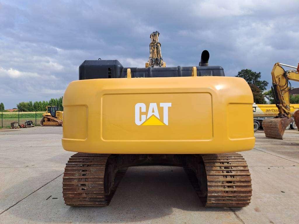 CAT 330DL UHD Photo 3