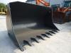 New Holland E270B Photo 1 thumbnail