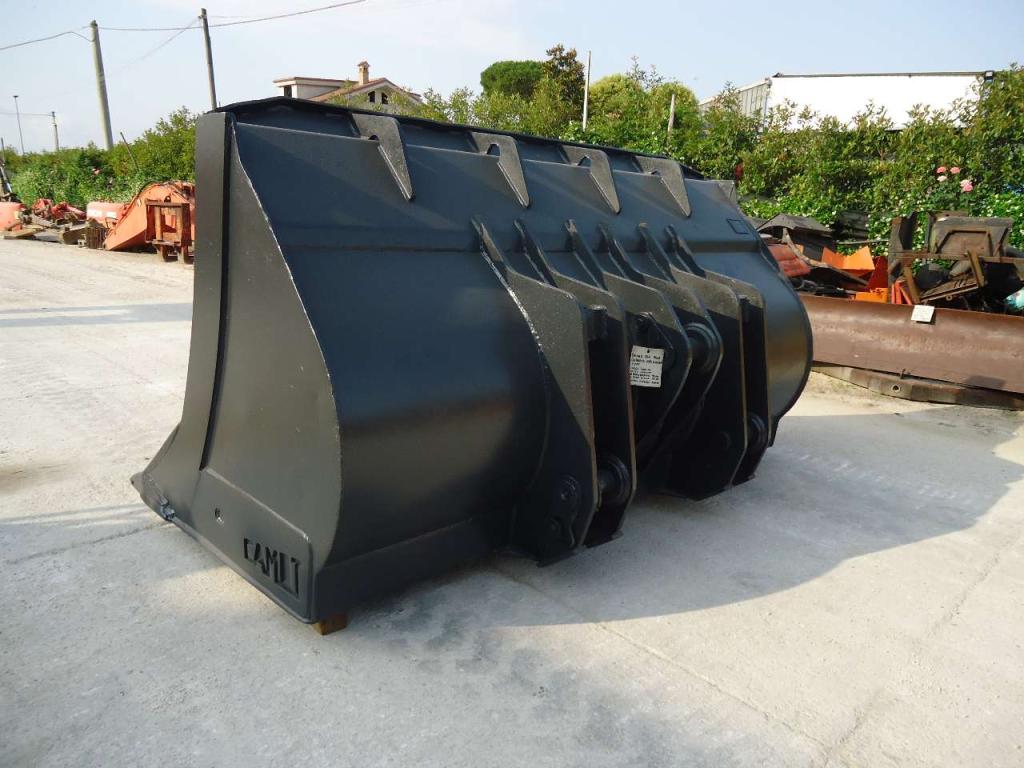 New Holland E270B Photo 2