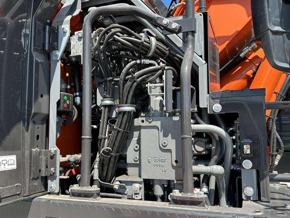 Hitachi ZX180W-7 Photo 12