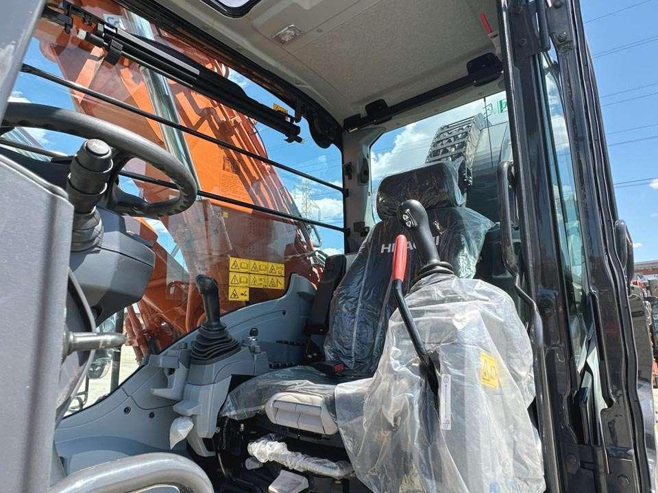 Hitachi ZX180W-7 Photo 16