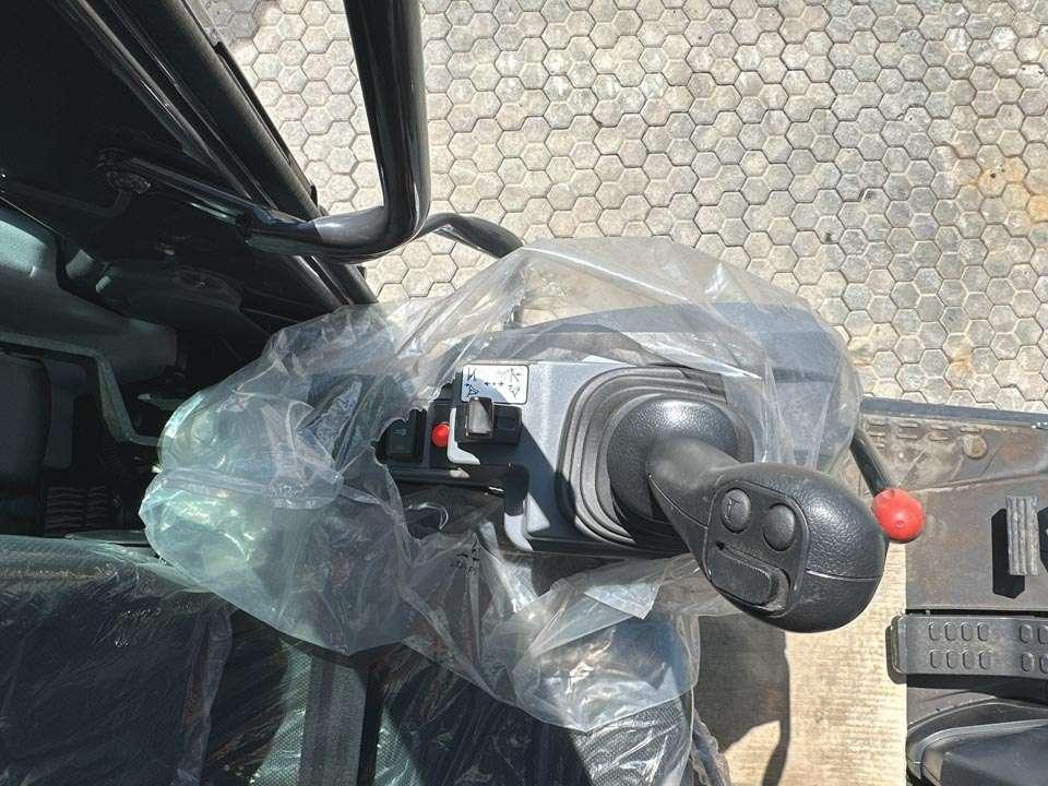 Hitachi ZX180W-7 Photo 18