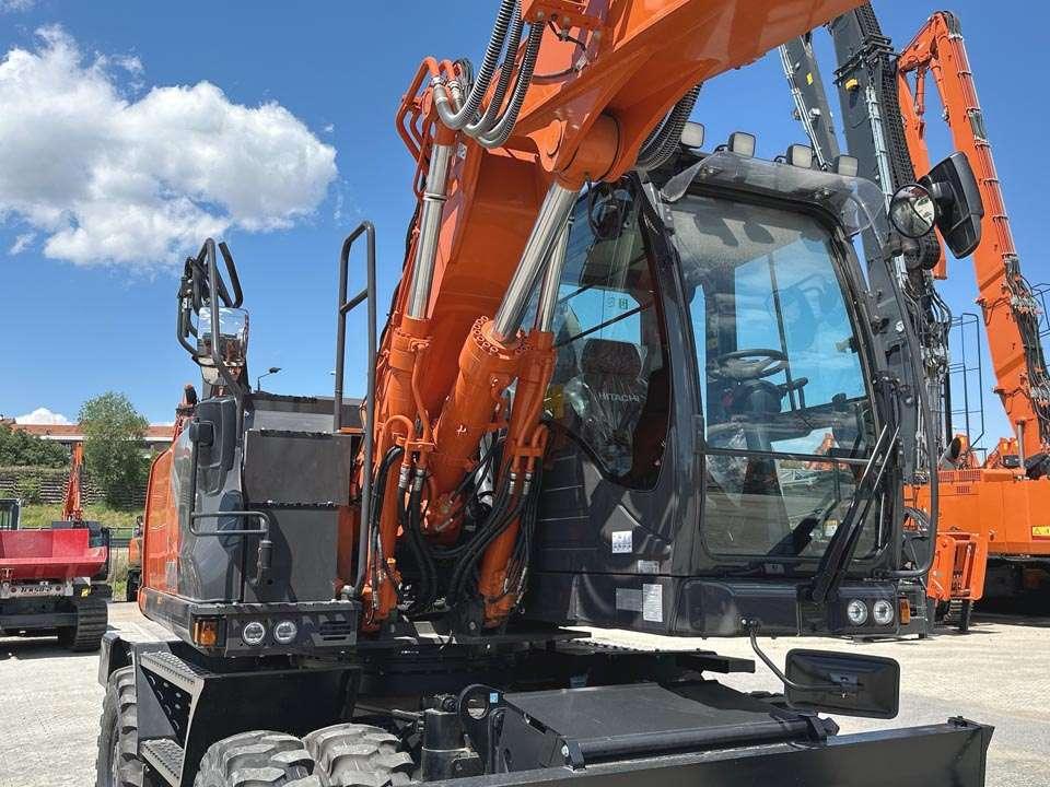 Hitachi ZX180W-7 Photo 8