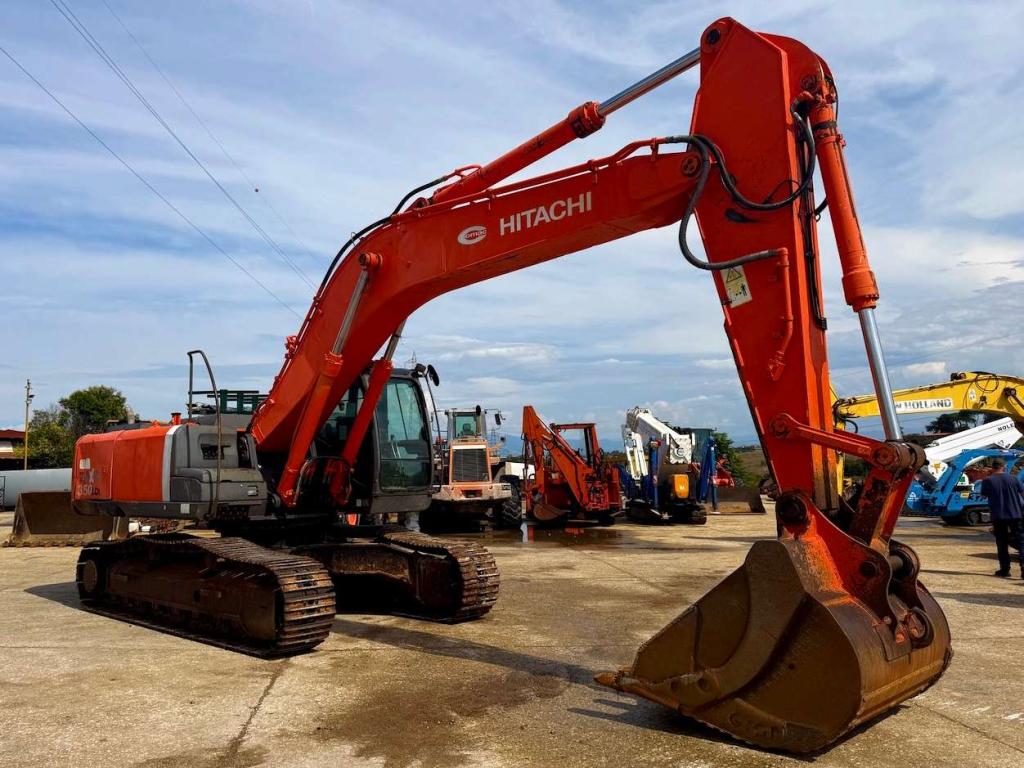 Hitachi ZX350LCN-3 Photo 2