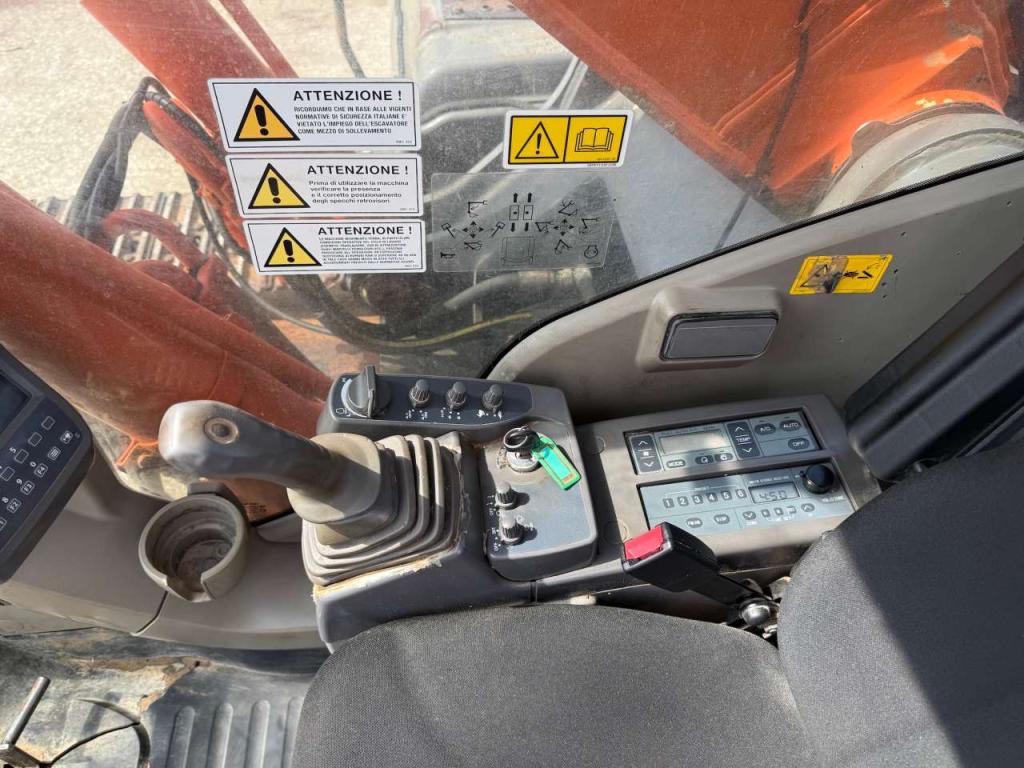 Hitachi ZX350LCN-3 Photo 7