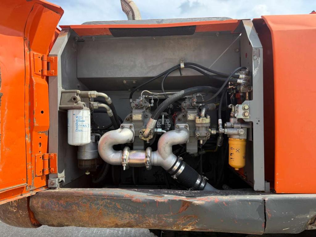 Hitachi ZX350LCN-3 Photo 9