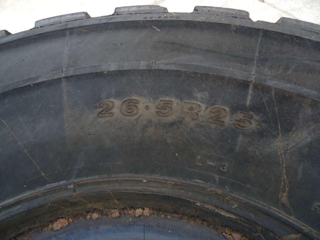 Pneu pour MISURA 26.5 R25  al 30% Photo 3