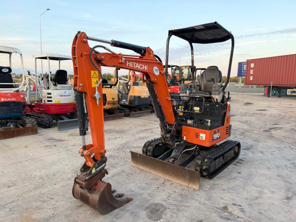 Hitachi ZX19U-6 Photo 2