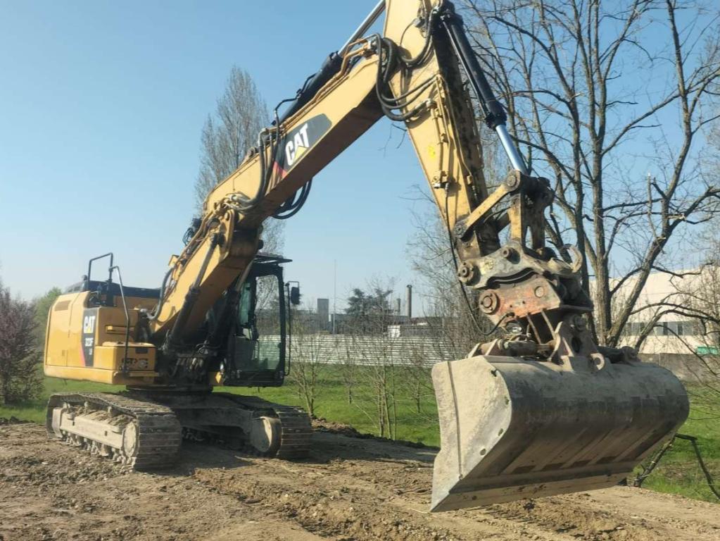 Caterpillar 323F Photo 1