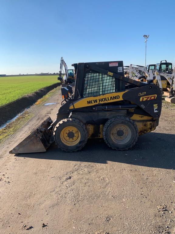 New Holland LS 170 Photo 2