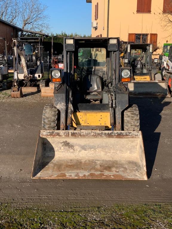 New Holland LS 170 Photo 3