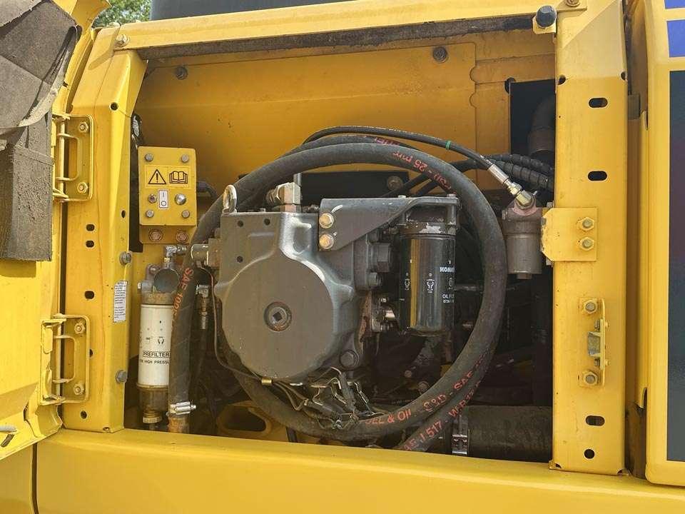 Komatsu PC210NLC Photo 10