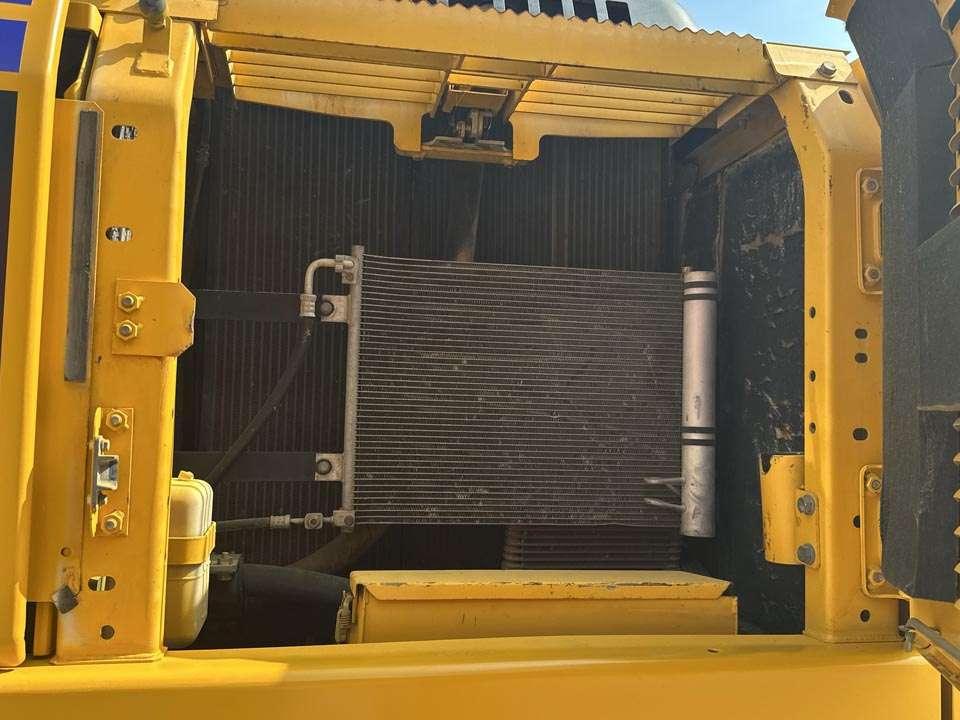 Komatsu PC210NLC Photo 11