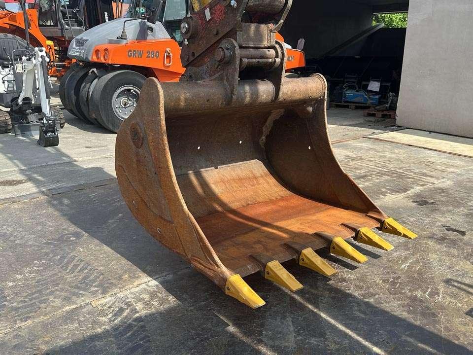 Komatsu PC210NLC Photo 7
