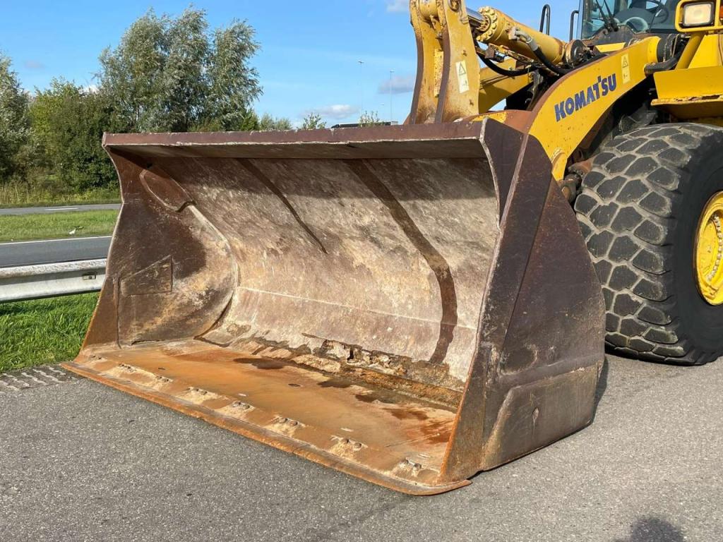 Komatsu WA500-6 Photo 10