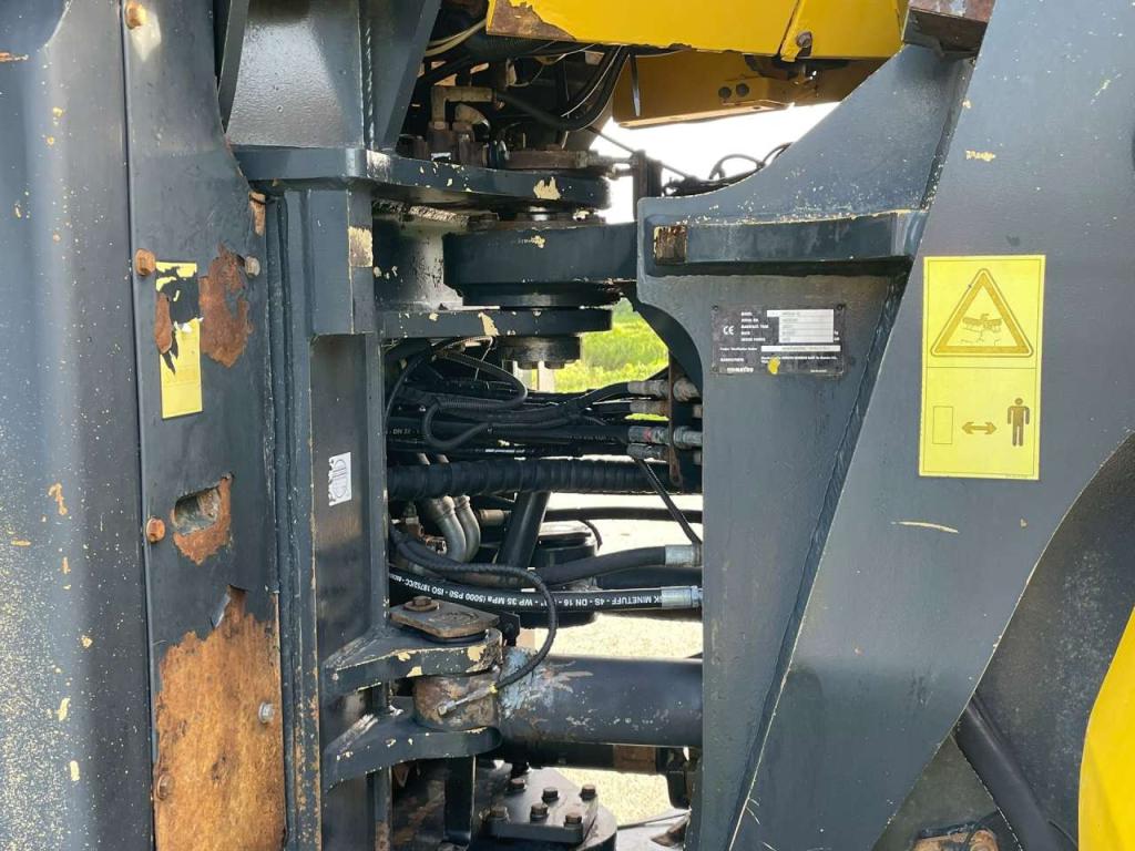 Komatsu WA500-6 Photo 28