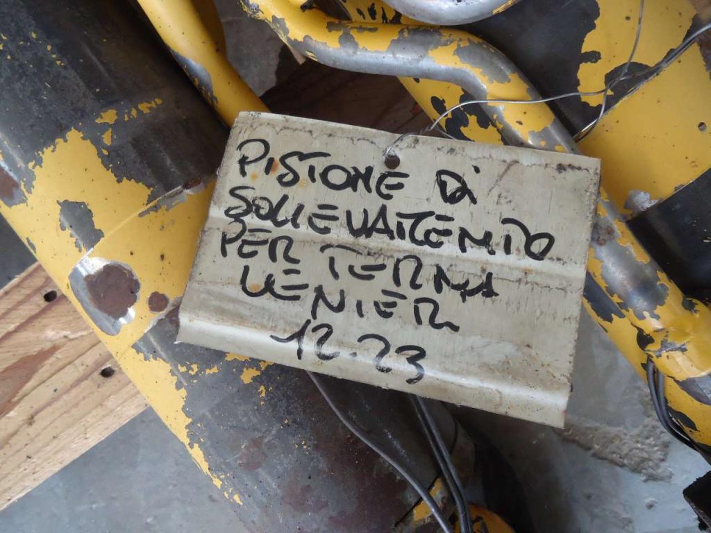 Piston de levage pour Venieri 12.23 Photo 4