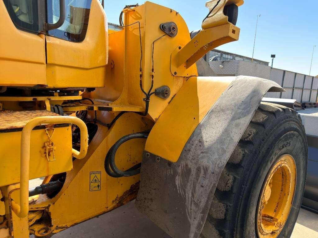 Volvo L120F Photo 22