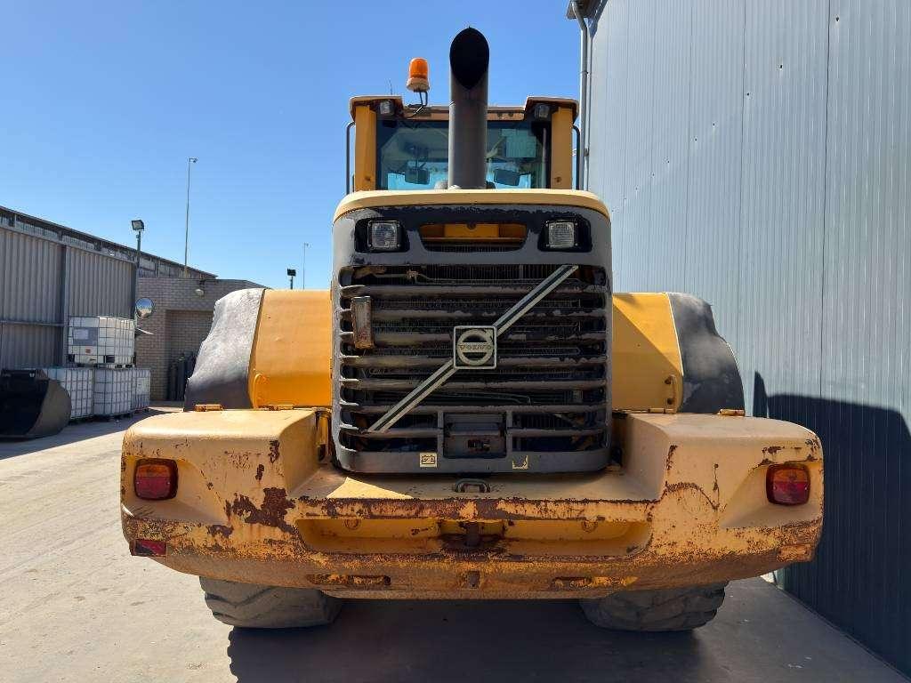 Volvo L120F Photo 4