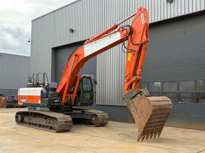 Hitachi ZX250-6 en vente par Big Machinery