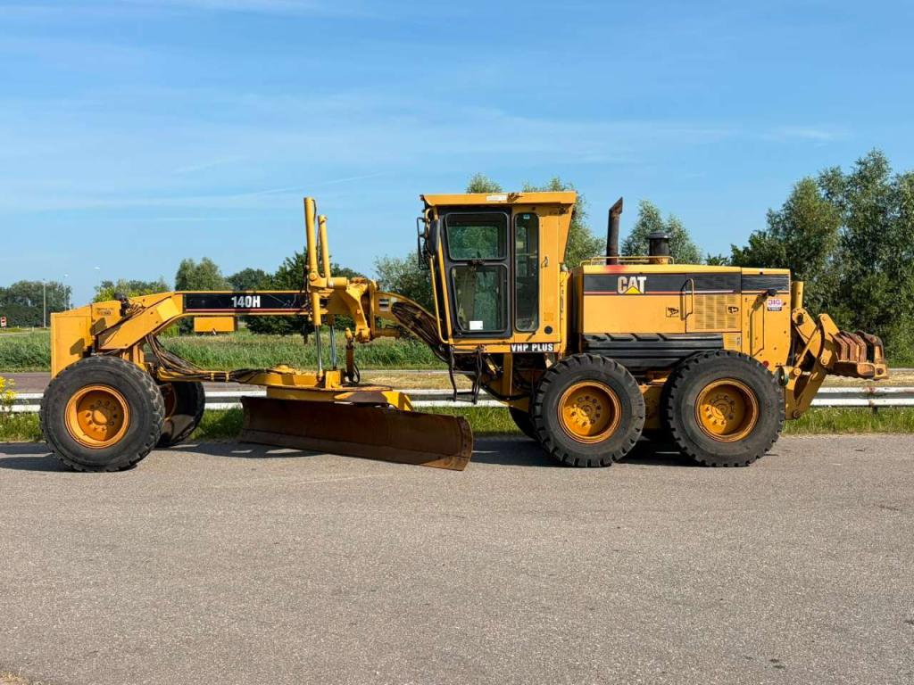 Caterpillar 140H Photo 1