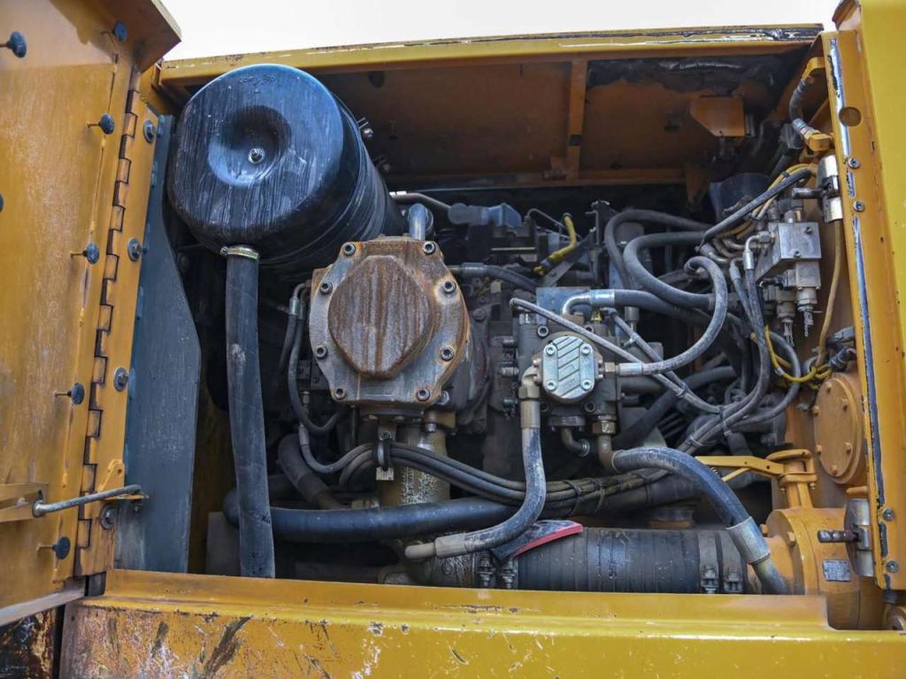 Liebherr R934B Photo 10