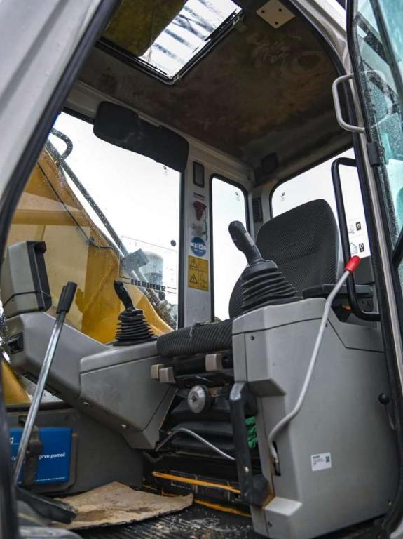 Liebherr R934B Photo 12