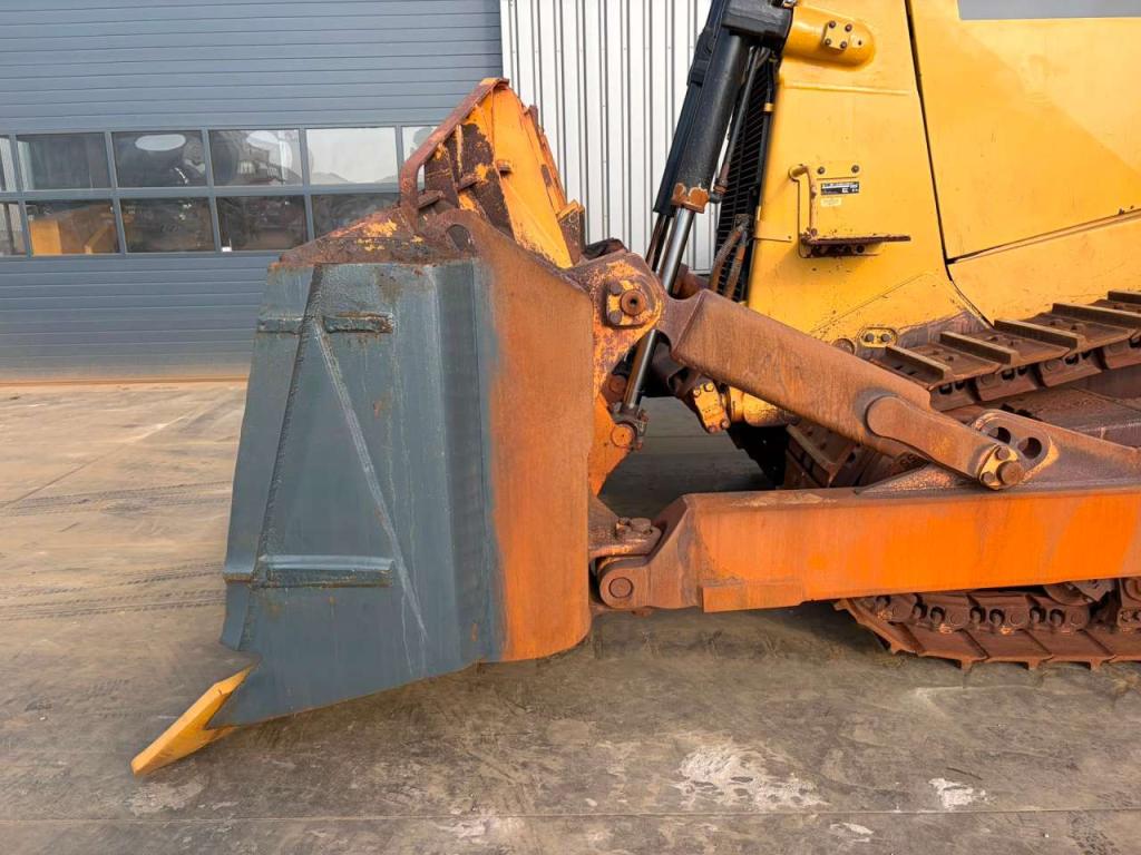 Caterpillar D8T Photo 10