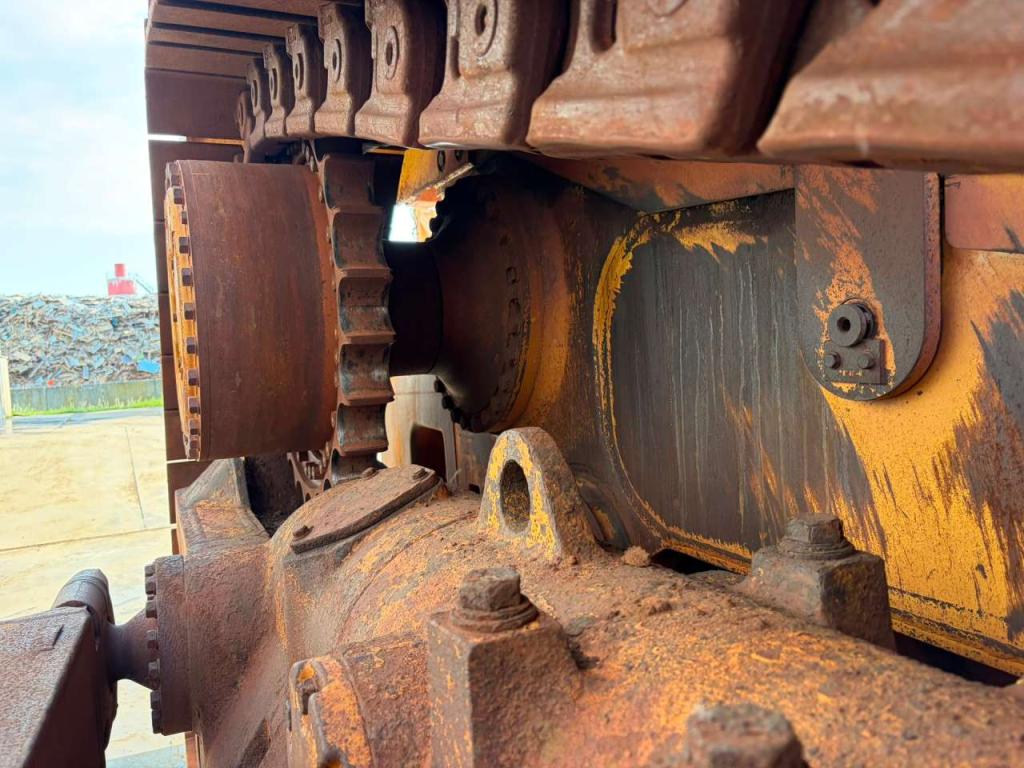 Caterpillar D8T Photo 16