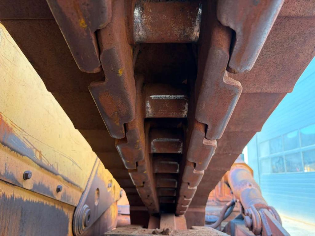 Caterpillar D8T Photo 17
