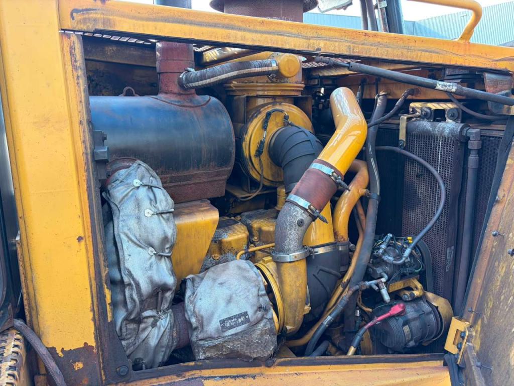 Caterpillar D8T Photo 27