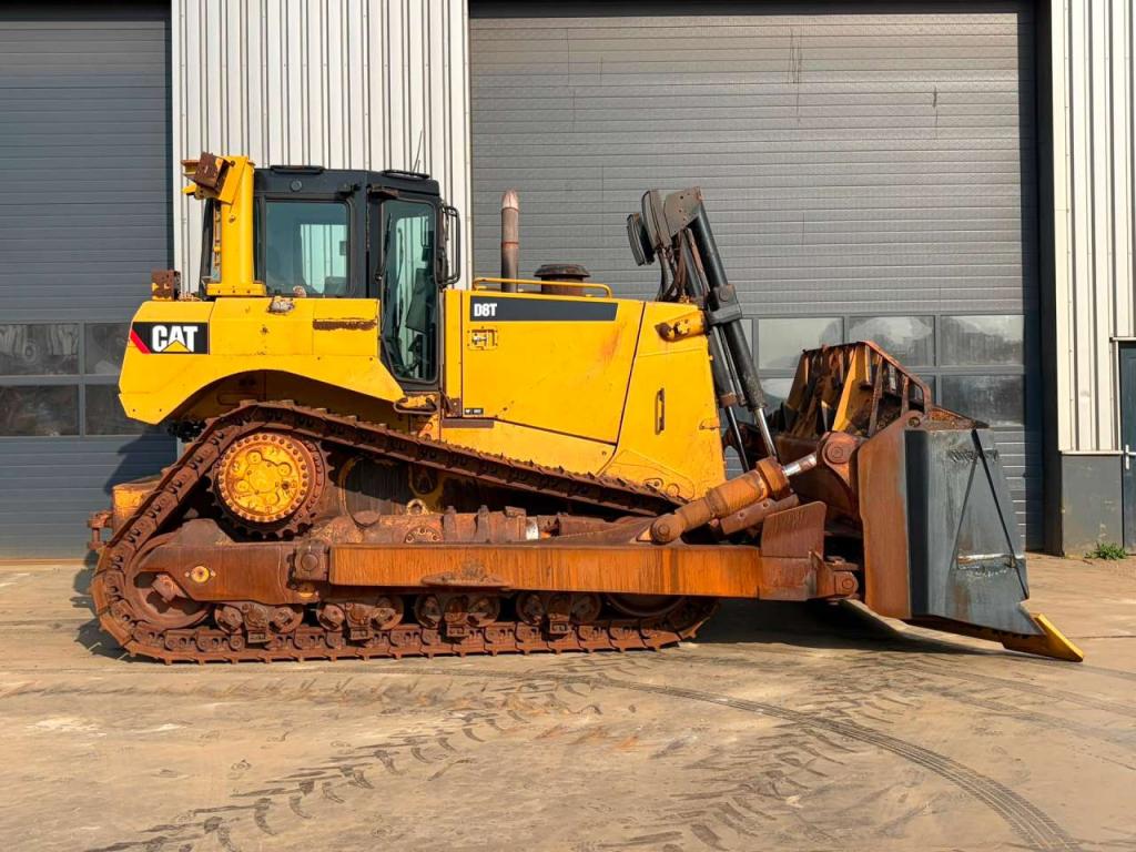 Caterpillar D8T Photo 6