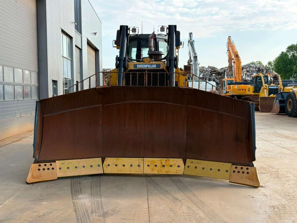 Caterpillar D8T Photo 8