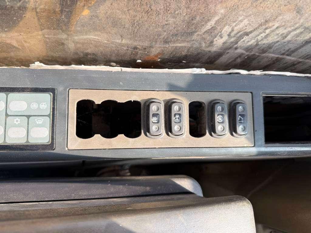 CAT 330C - Good overall condition! Photo 11