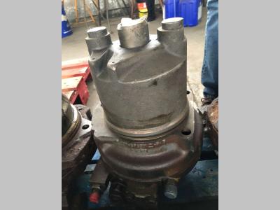 Moteur de translation pour Caterpillar 325C en vente par Fratelli Zenzalari S.r.l.