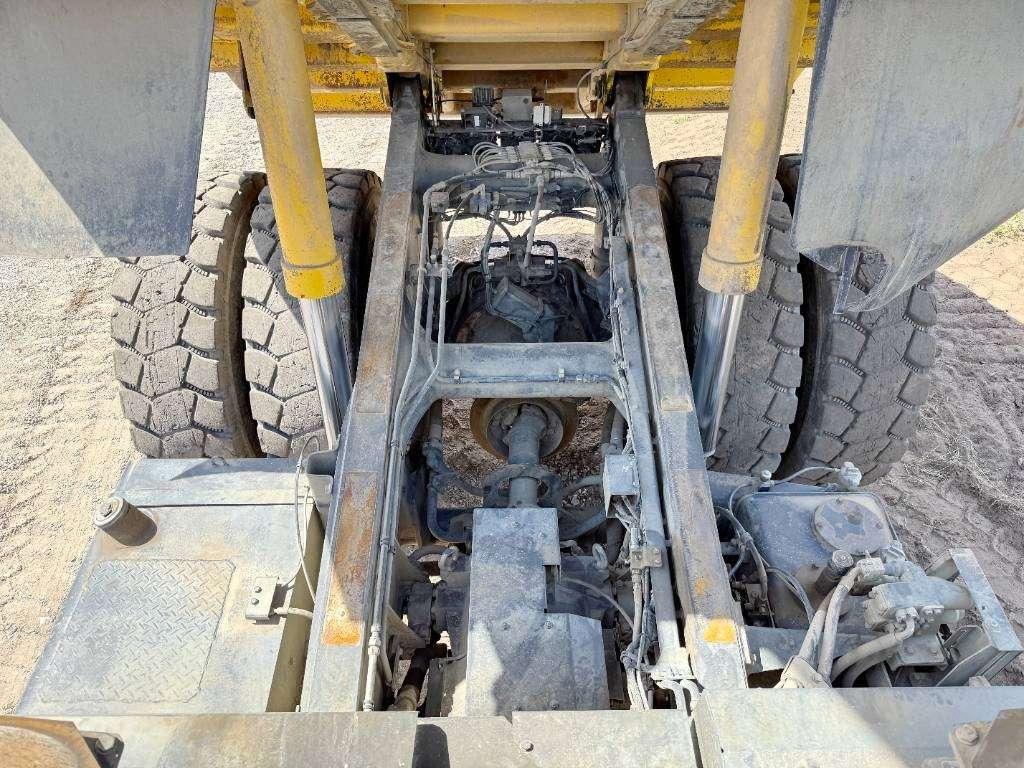 Komatsu HD 405-7 - German Machine / Automatic Greasing Photo 16