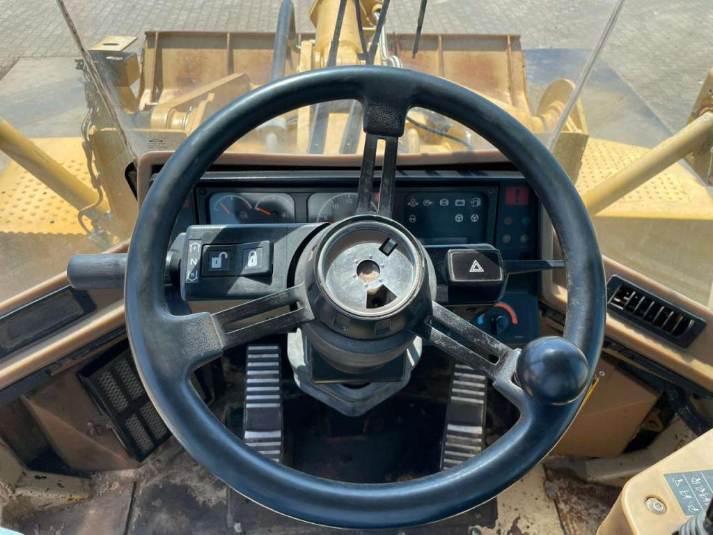 Caterpillar 938F Photo 18