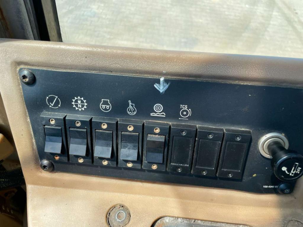 Caterpillar 938F Photo 21