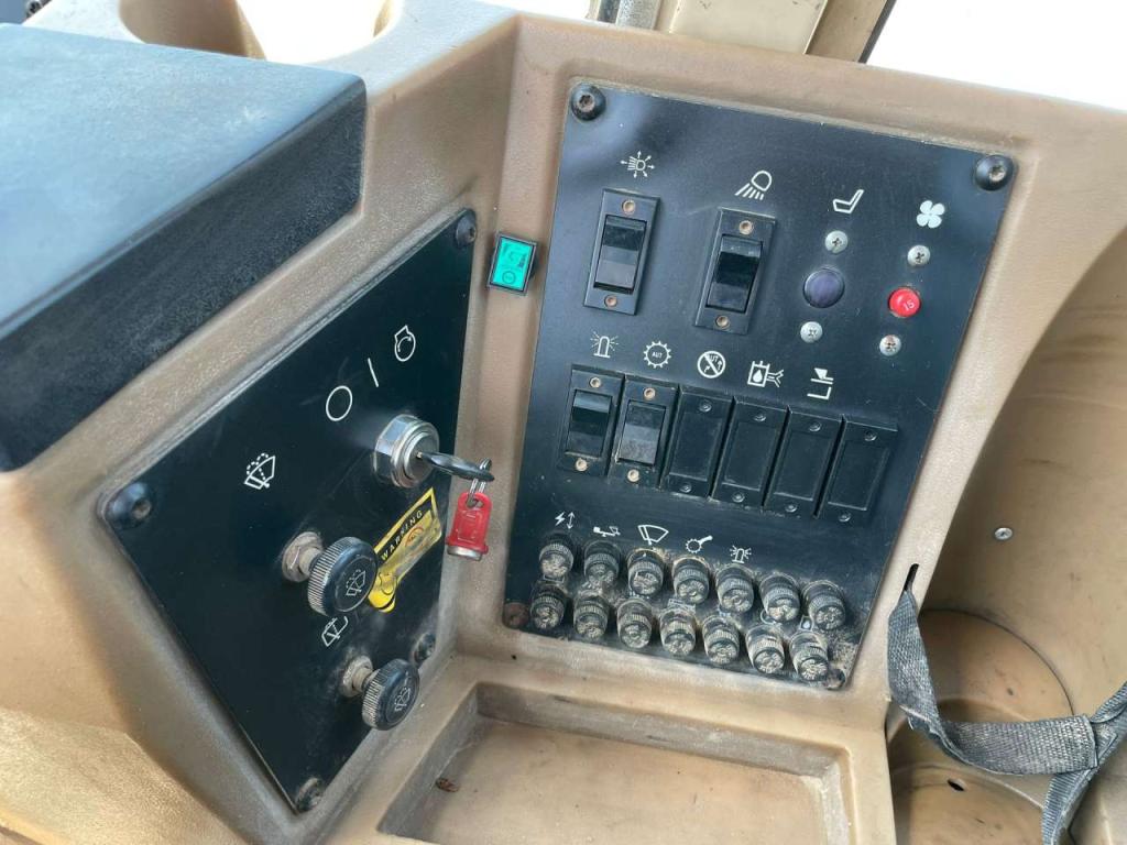 Caterpillar 938F Photo 22