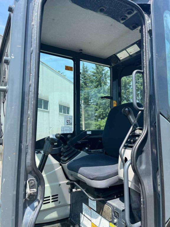 Kobelco SK35SR-6E Photo 9