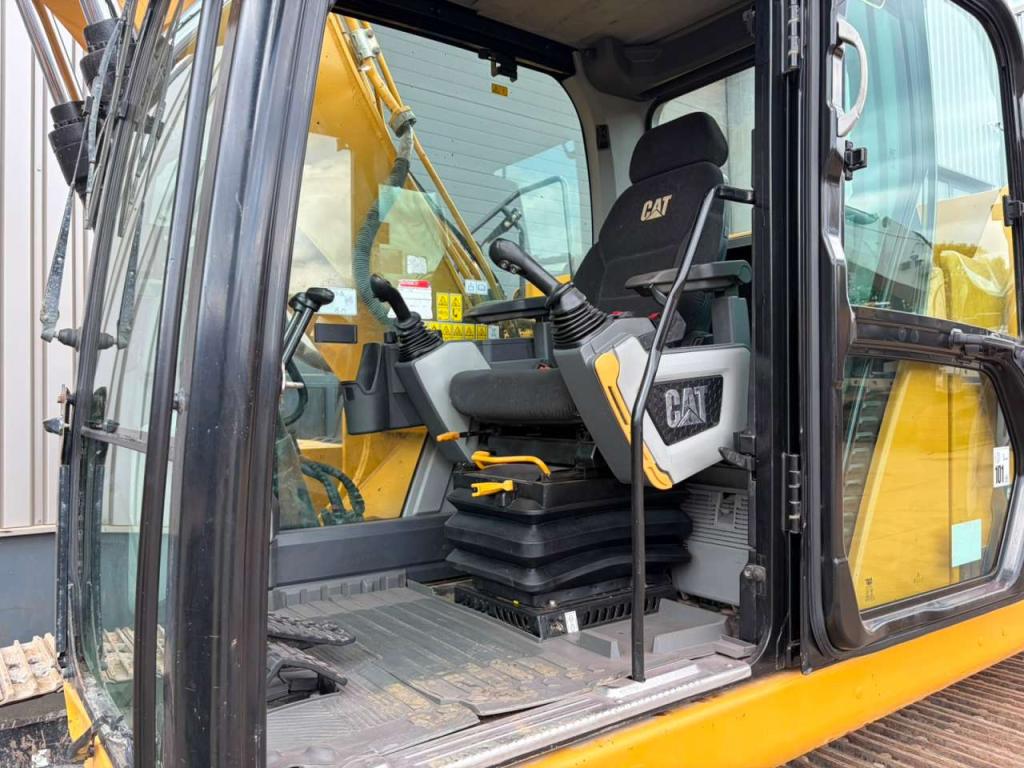 Caterpillar 320GC Photo 20
