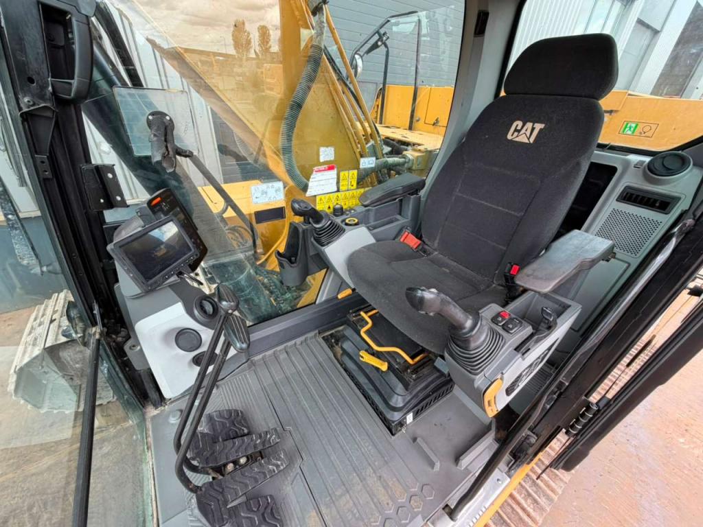 Caterpillar 320GC Photo 21