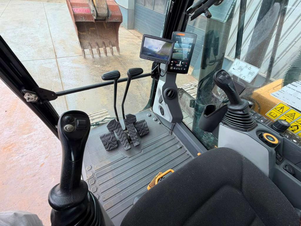 Caterpillar 320GC Photo 22