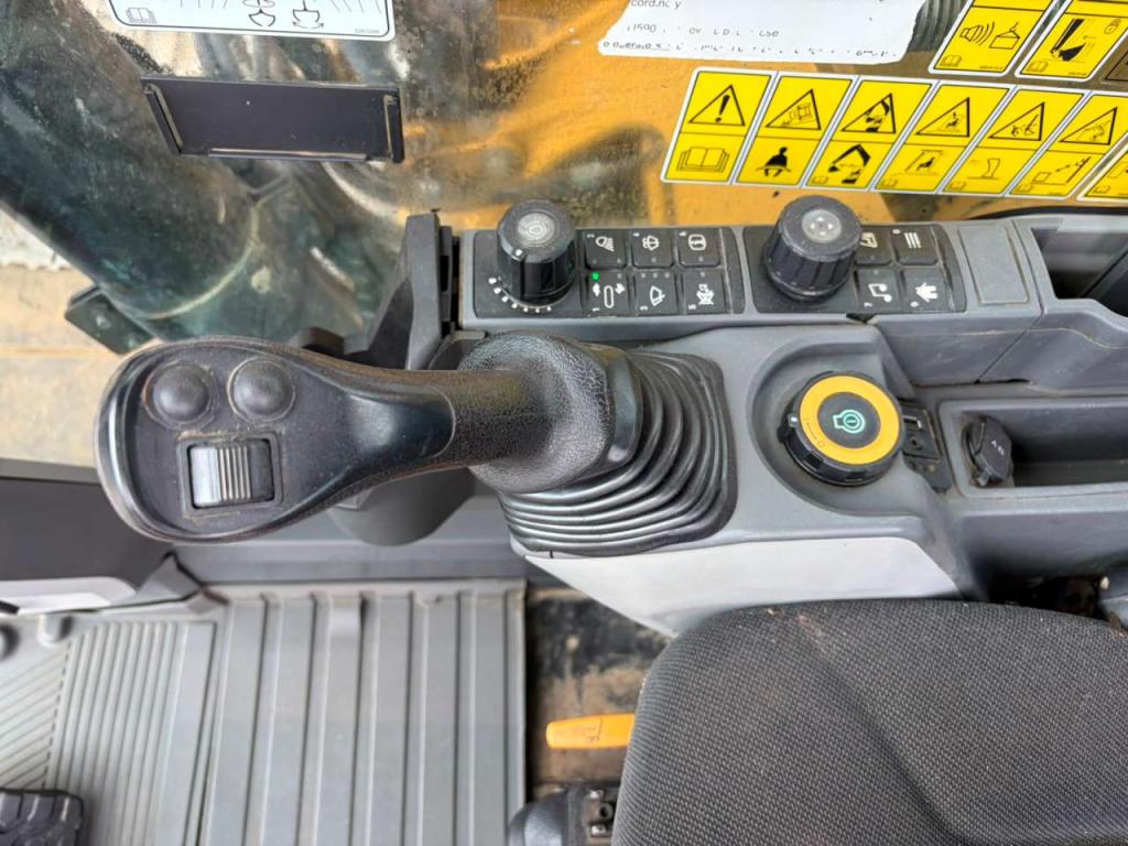 Caterpillar 320GC Photo 26